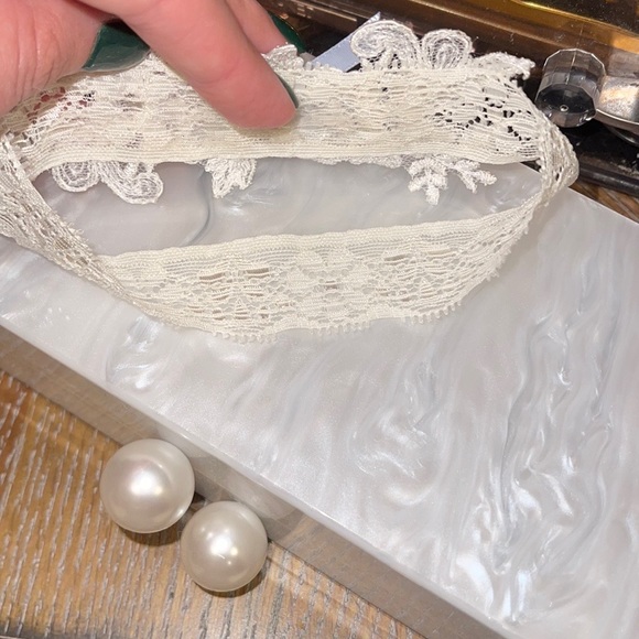 Wedding Lace Garter - Picture 4 of 4